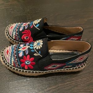 Johnny Was size 38 (size 7) Womens embroidered espadrilles
